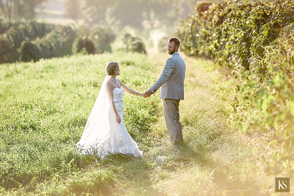 Michigan wedding photos, Unique wedding portrait, Must have wedding picture, www.kelliesaunders.com